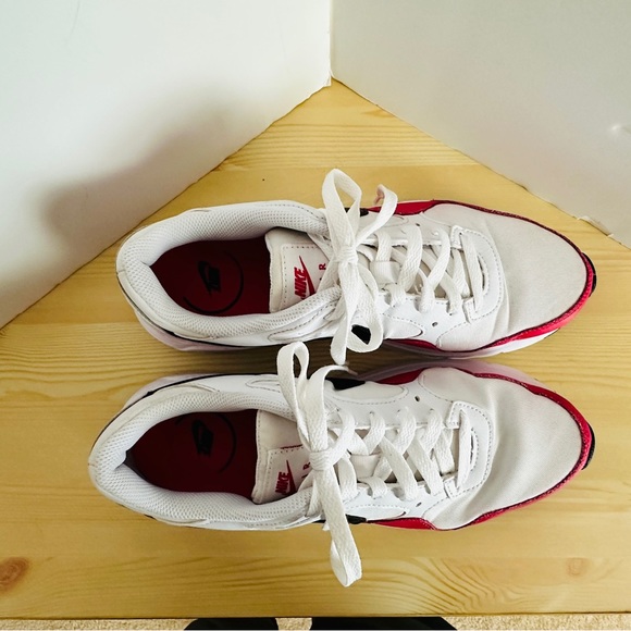 Nike Air Sneakers - Picture 4 of 10